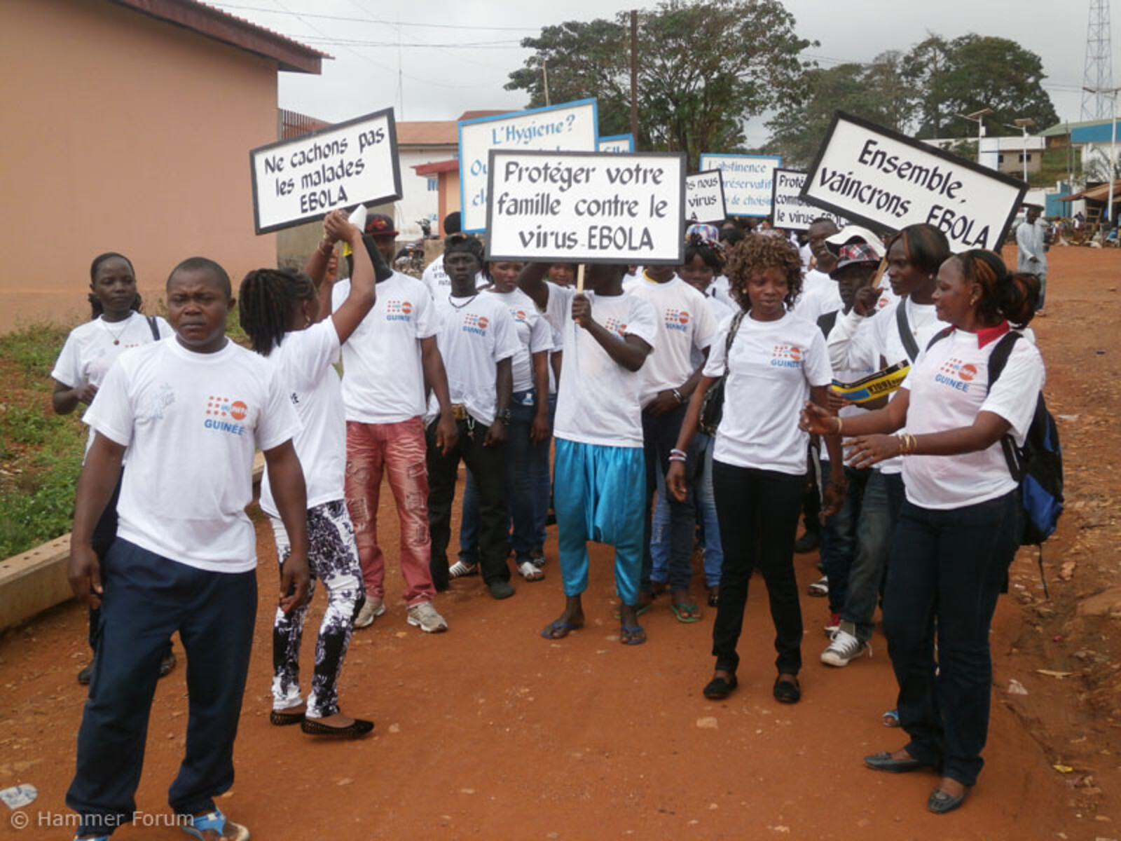Öffentliche Aufklärungsmaßnahmen sollen die Menschen auf die Gefahren von Ebola hinweisen