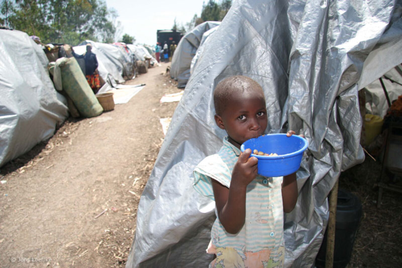 Das Kinderhilfswerk Global Care kümmert sich in Äthiopien um die Versorgung der Flüchtlinge. Für die Flüchtlinge ohne Unterkunft stellt die Organisation Zelte bereit.
