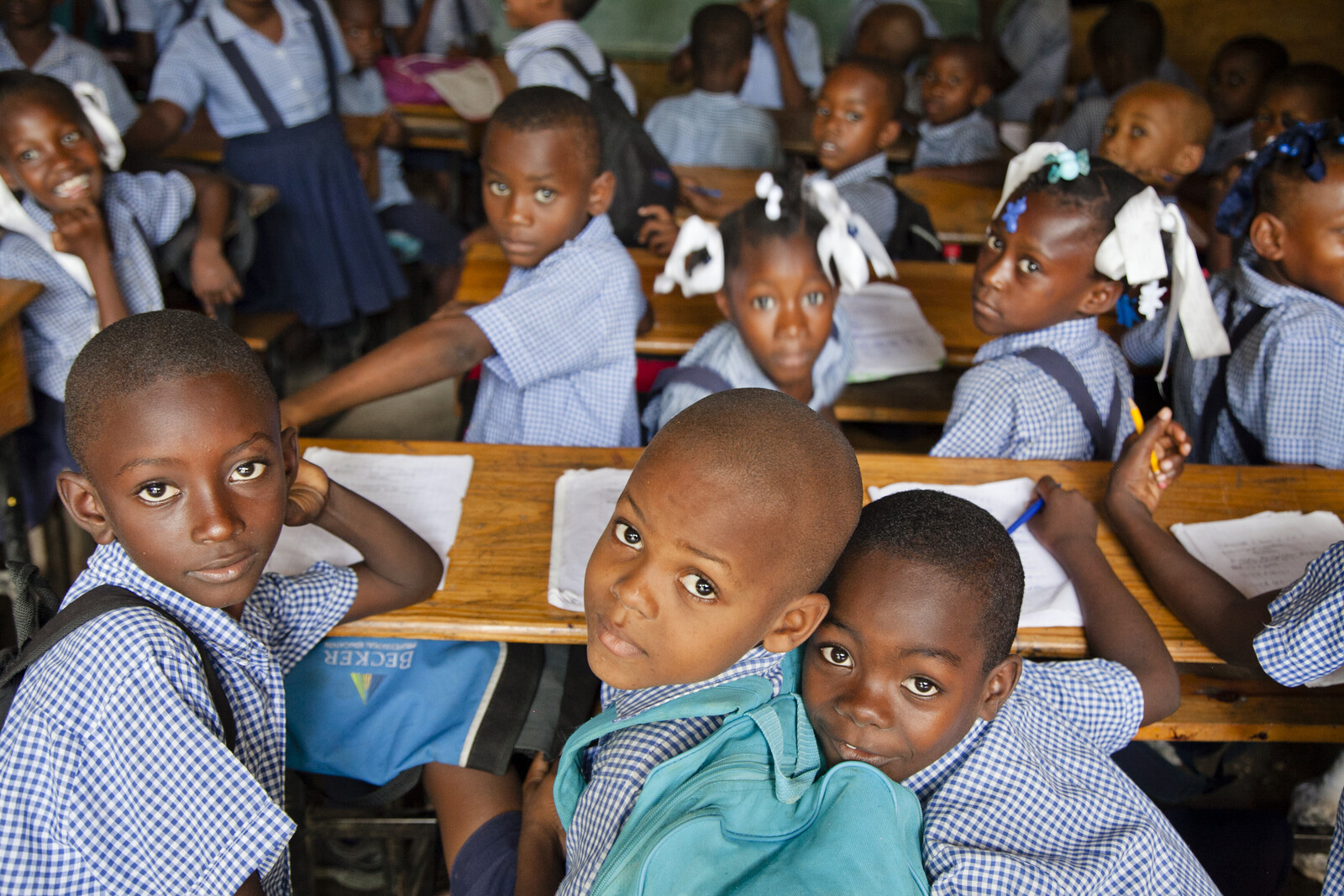 Kinder beim Schulbesuch in Haiti