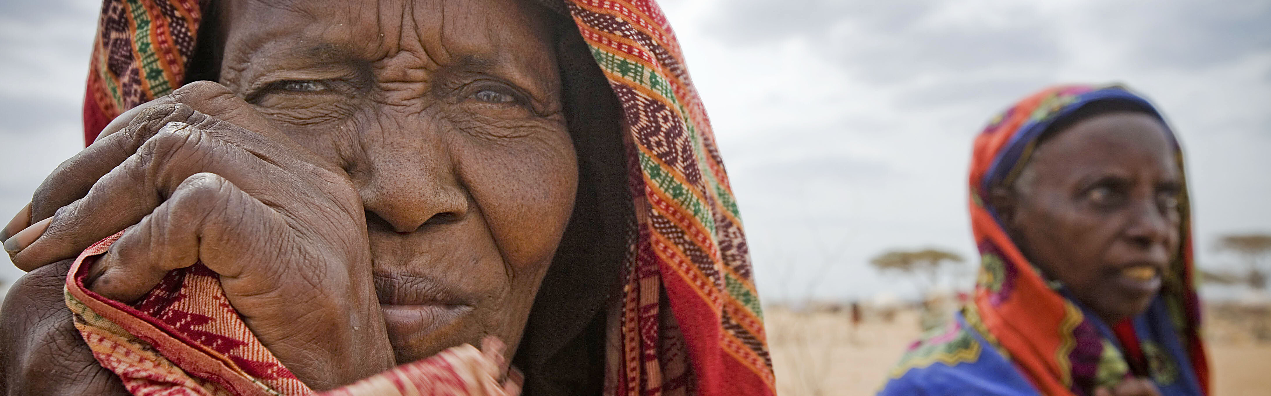 Eine ältere Frau in Dadaab, einem der größten Flüchtlingslager der Welt
