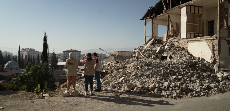 Viele Menschen stehen nach den Erdbeben in der Türkei und Syrien vor zerstörten Existenzen