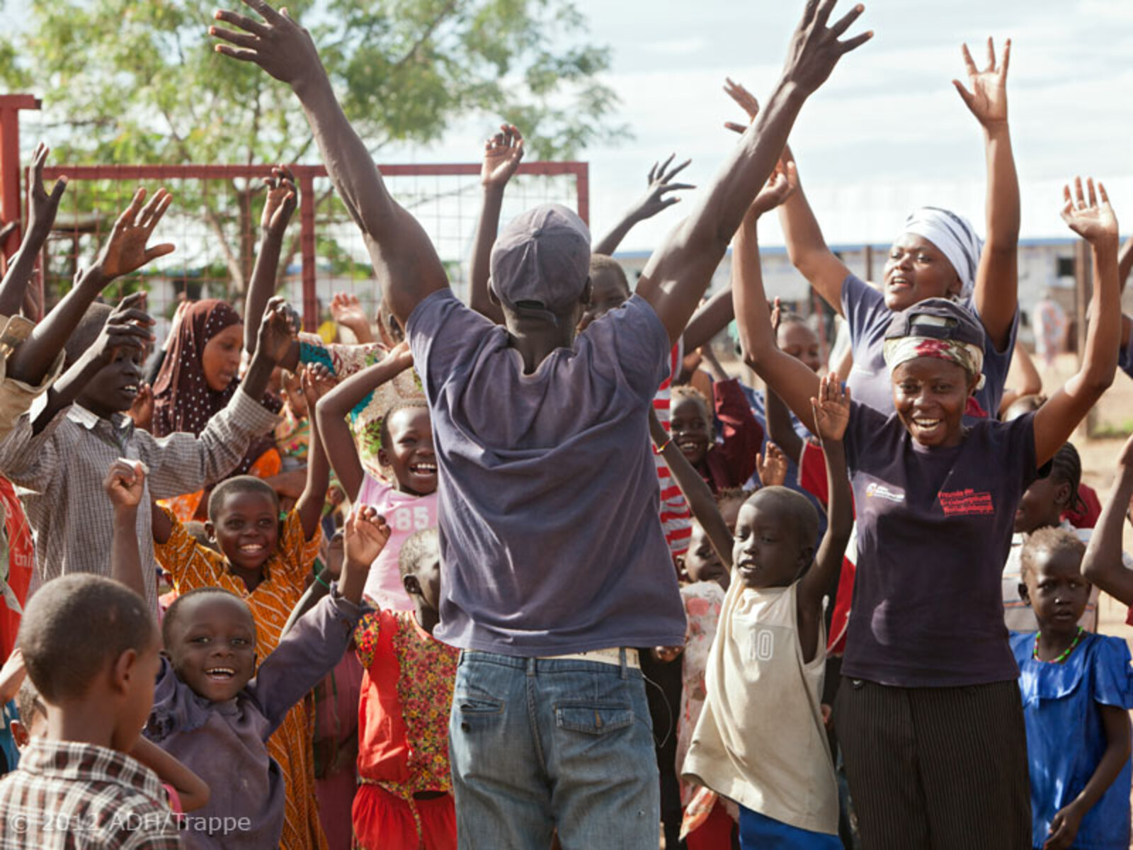 Ein kleiner Moment der Freude inmitten des tristen Lagers Kakuma im Nordwesten Kenia.