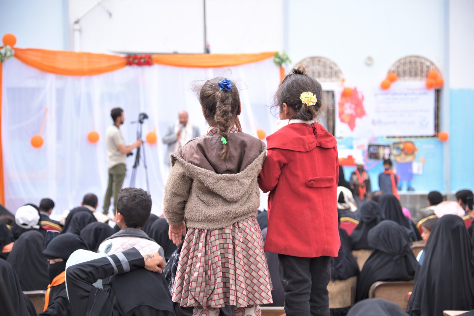 Mädchen auf einem Markt im Jemen 