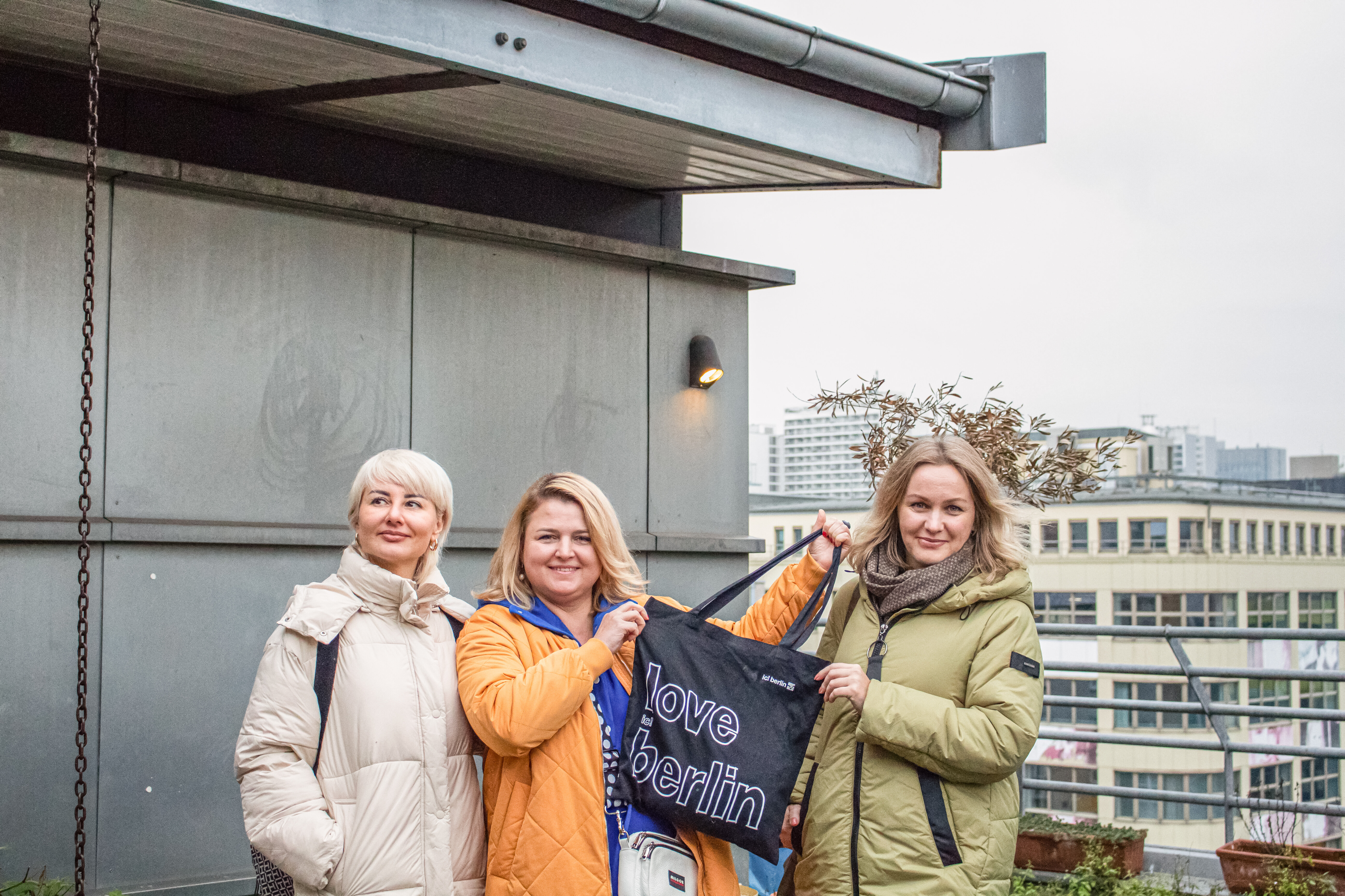 Drei aus der Ukraine geflüchtetete Frauen wohnen jetzt in Berlin