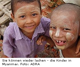 Lachende Kinder in Birma