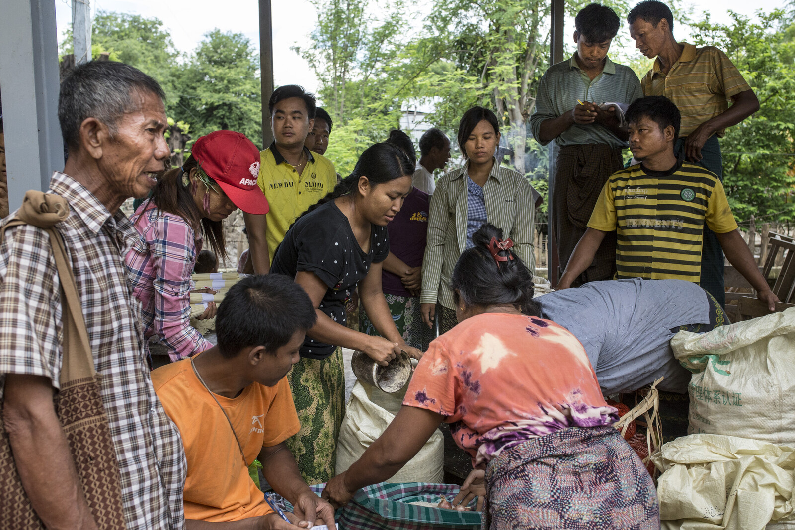 Geflüchtete bei einem Projekt der Johanniter in Myanmar (Archivbild)