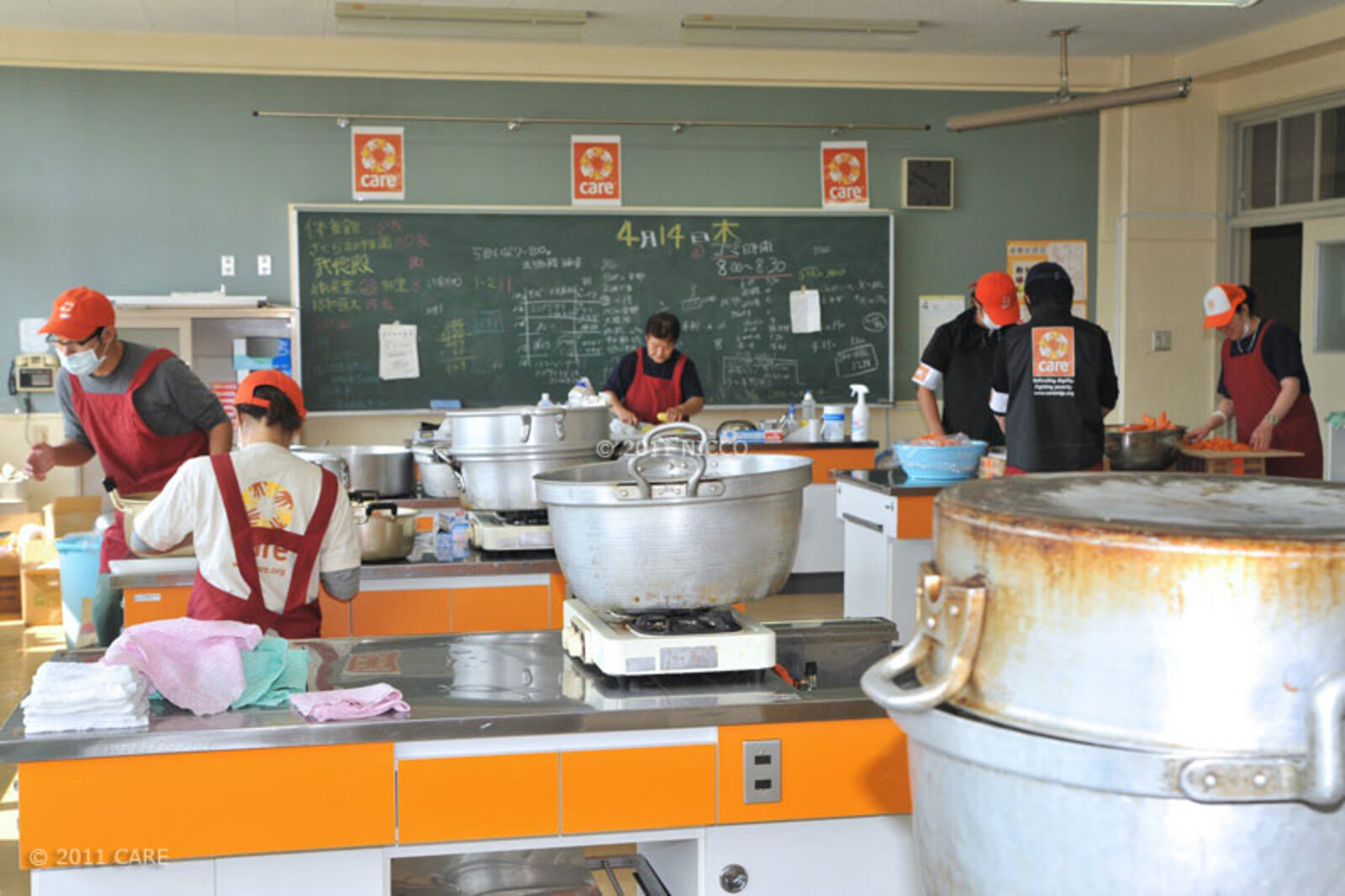 Seit Anfang Juni läuft ein sechsmonatiges Projekt zur Lebensmittelsicherheit in Yamada, Otsuchi und Miyako in der Präfektur Iwate. Im Rahmen psychosozialer Projekte versuchen die Mitarbeiter von CARE vor allem Kindern und älteren Menschen bei der Bewältig