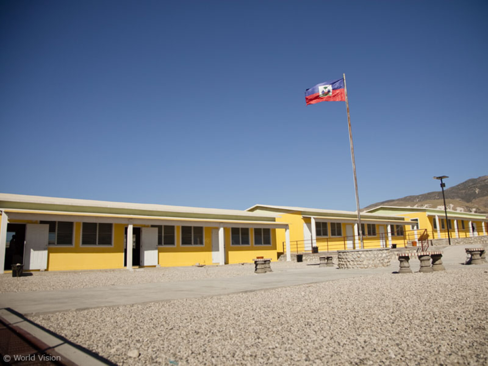 Die Schule von World Vision im Camp Corail wurde von der Deutschen Telekom finanziert