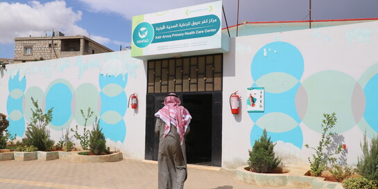 Ein Mann auf dem Weg in eine Klinik in Syrien