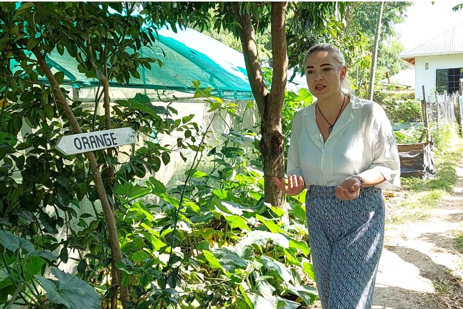 Isabella Gaudlitz von TERRA TECH bei einem Hilfsprojekt in Kenia