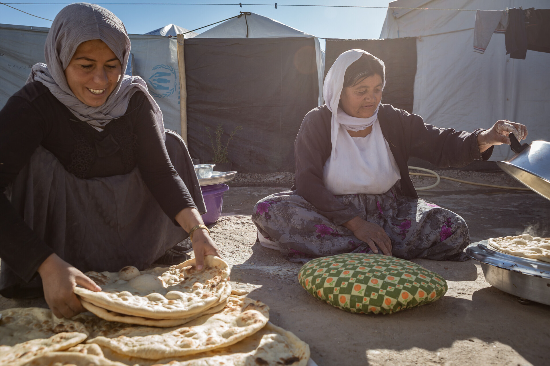 Fatima aus dem Irak lernt Neues und gibt das Wissen an Freunde und Nachbarn weiter Fatima aus dem Irak lernt Neues und gibt das Wissen an Freunde und Nachbarn weiter