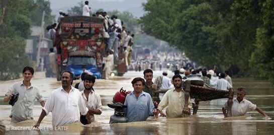 Flut Pakistan 2010: Überschwemmte Straße