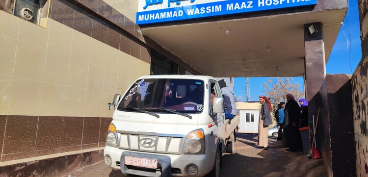 Menschen in Syrien suchen nach der Erdbebenkatastrophe Hilfe in den umliegenden Krankenhäusern Menschen in Syrien suchen nach der Erdbebenkatastrophe Hilfe in den umliegenden Krankenhäusern