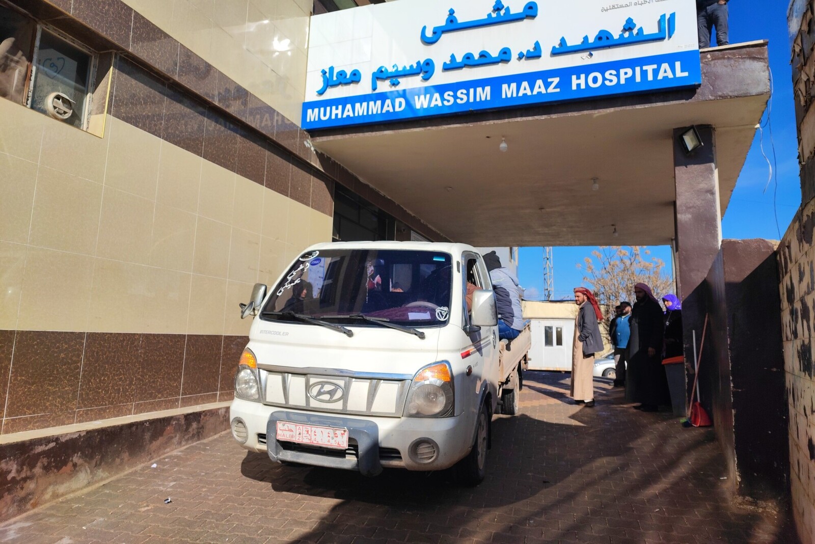 Menschen in Syrien suchen nach der Erdbebenkatastrophe Hilfe in den umliegenden Krankenhäusern