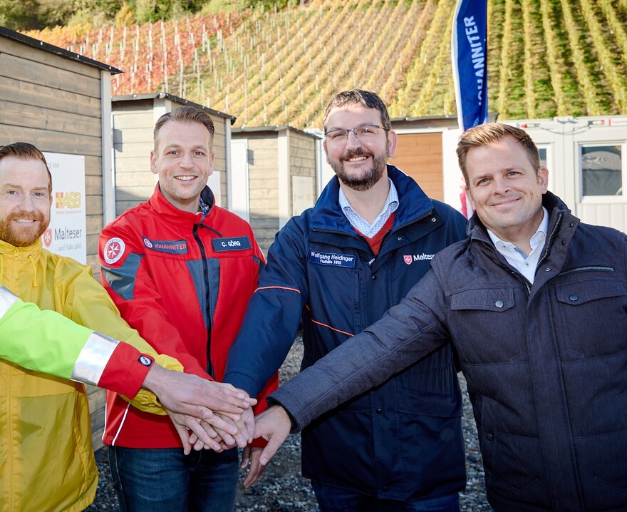 Vertreter von Bündnisorganisationen starten Winterhilfe im Ahrtal