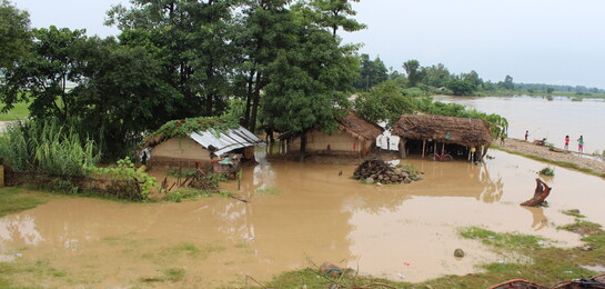 Zahlreiche Häuser in Nepal stehen unter Wasser.