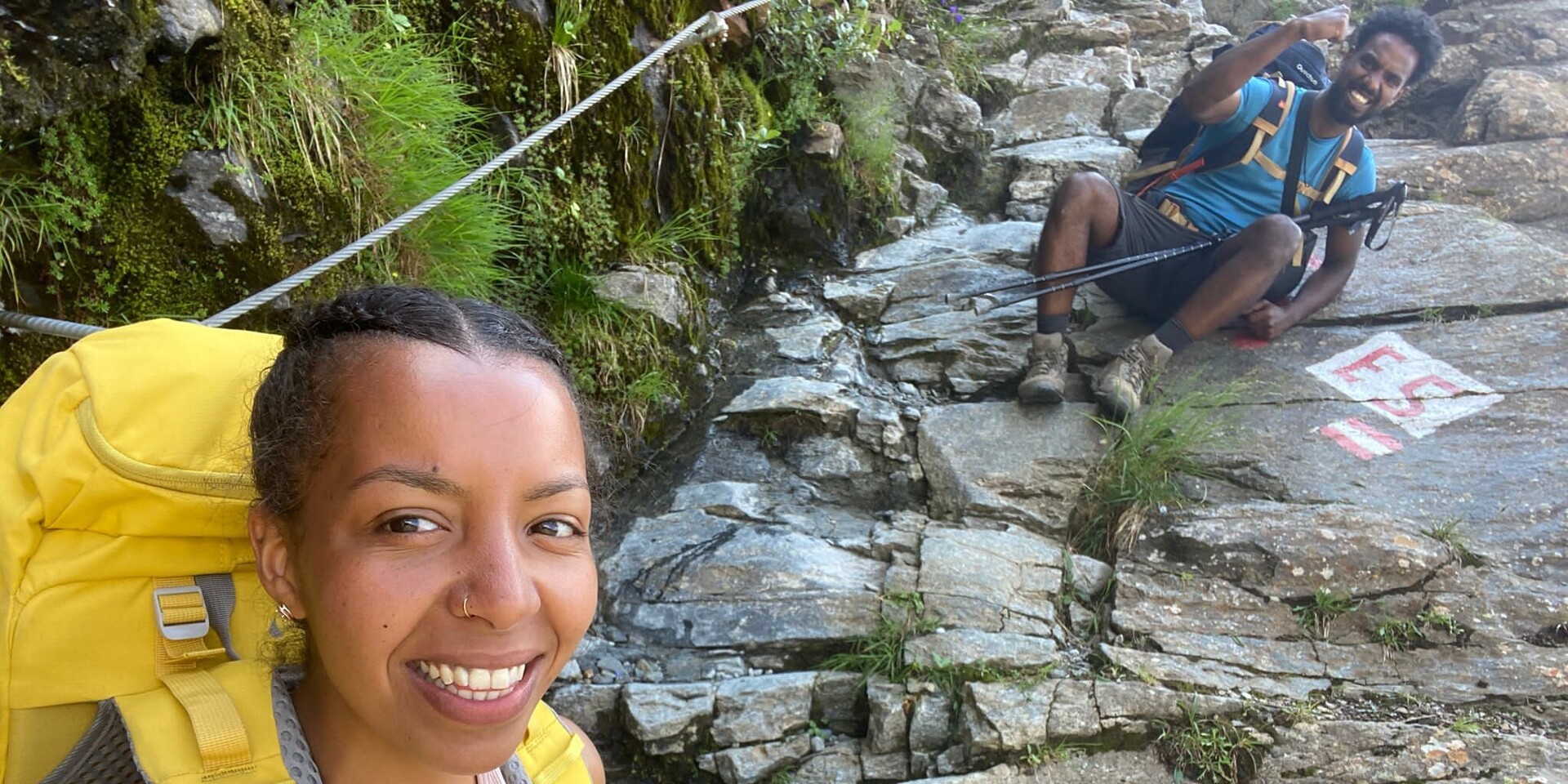 Sali und Yuel auf ihrer Wanderung für die Hochwasserhilfe Sali und Yuel auf ihrer Wanderung für die Hochwasserhilfe