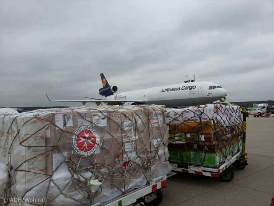 Die Ladung für den Flug wurde von Mitgliedsorganisationen von Aktion Deutschland Hilft gestellt