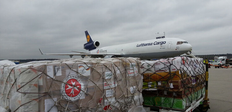 Die Ladung für den Flug wurde von Mitgliedsorganisationen von Aktion Deutschland Hilft gestellt