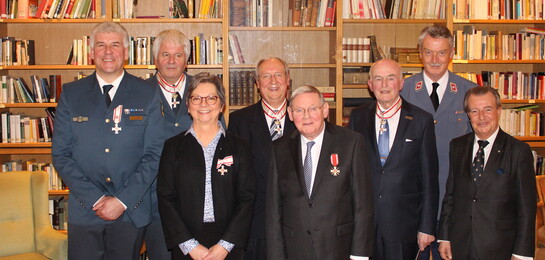 Vertreter unseres Bündnisses im Gruppenfoto nach der Verleihung des Verdienstordens.
