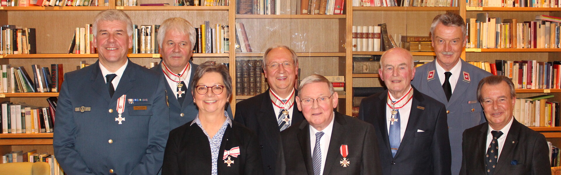 Vertreter unseres Bündnisses im Gruppenfoto nach der Verleihung des Verdienstordens.