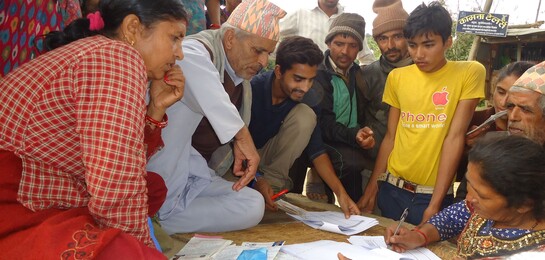 Nach dem schweren Erdbeben in Nepal bespricht das Team von Help die Lage vor Ort.