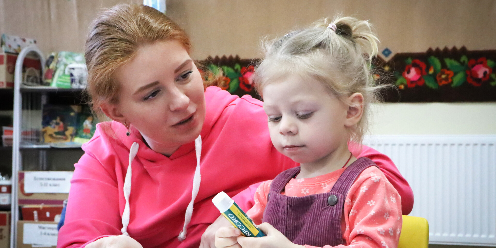 Kateryna mit ihrer Tochter Diana; World Vision