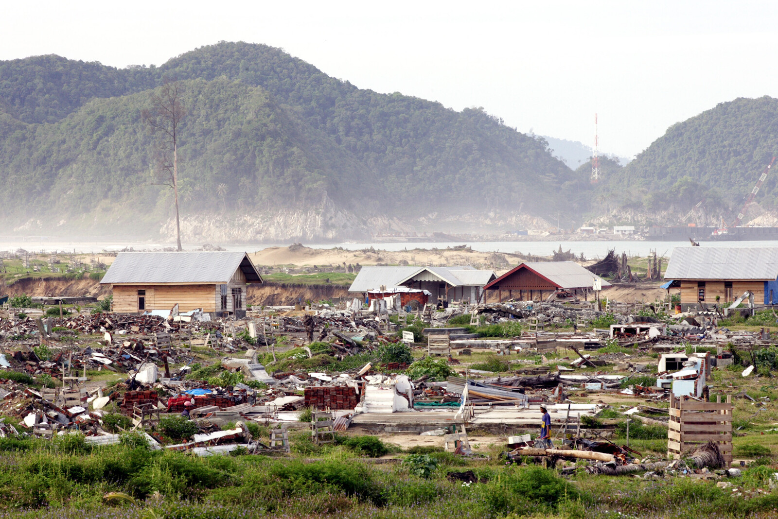 Die Verwüstungen, die ein Tsunami anrichtet, sind oft noch Jahrzehnte später zu sehen.