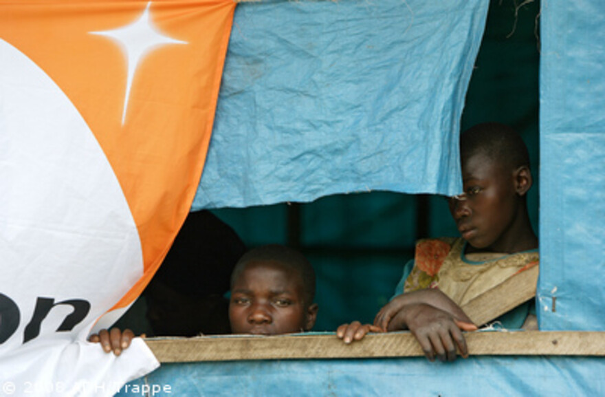 Kongo: Kinder in Notunterkunft