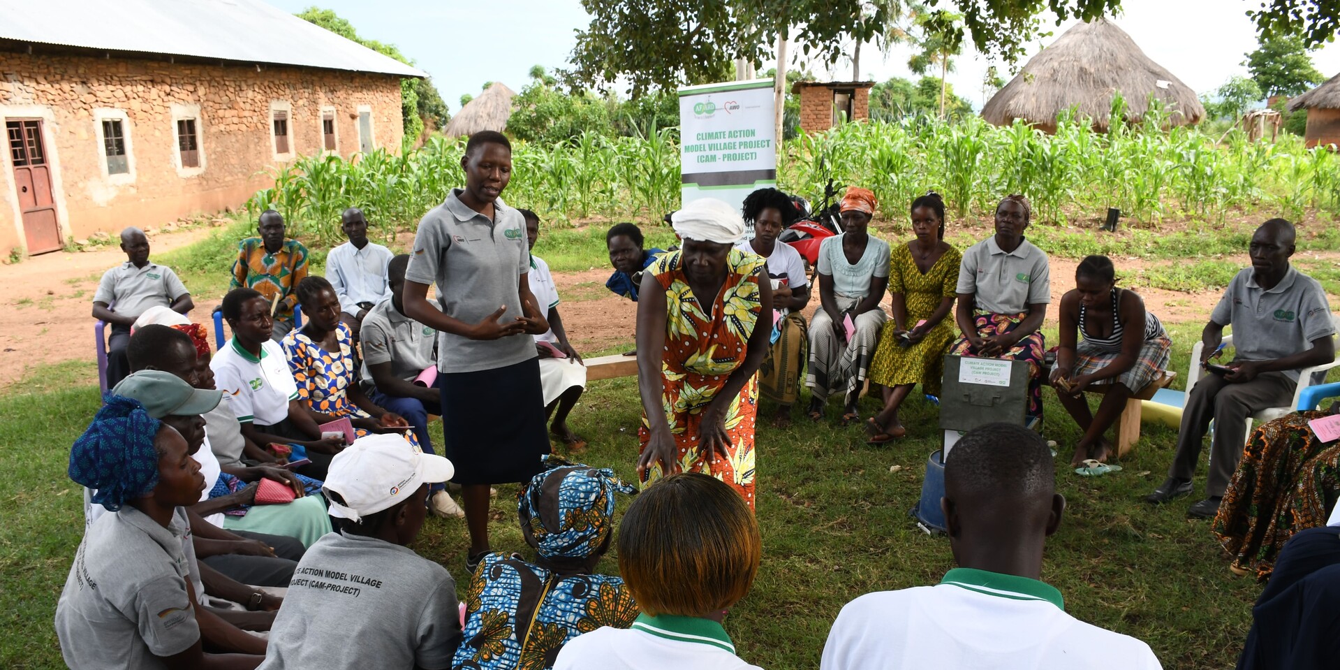 Seminar für Landwirte in Uganda im Rahmen eines Hilfsprojekts von AWO International 