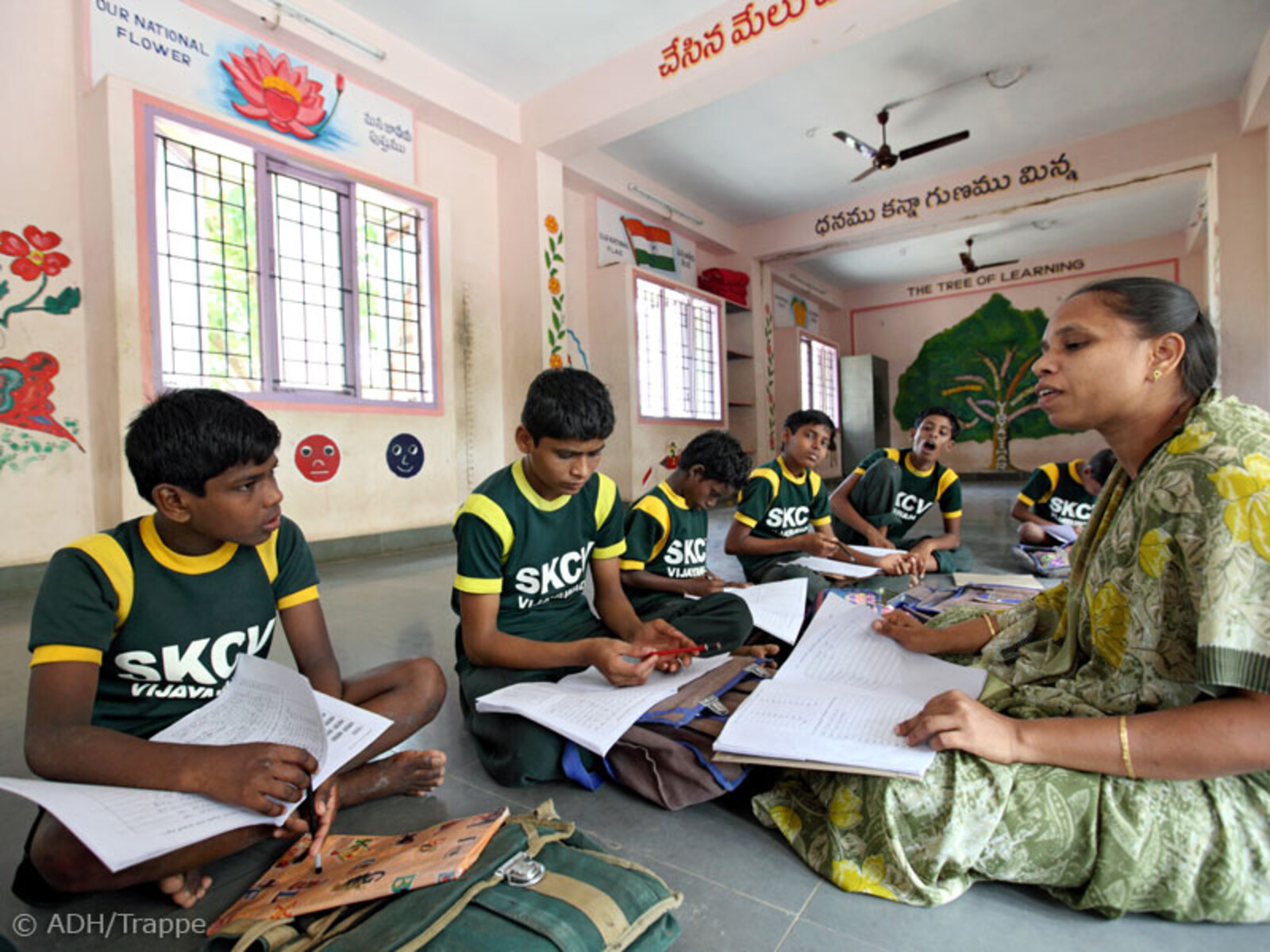 Schulunterricht im SKCV Kinderdorf in Indien, einer Einrichtung für Straßenkinder gefördert durch die Hilfsorganisation SODI, Bündnismitglied von Aktion Deutschland Hilft