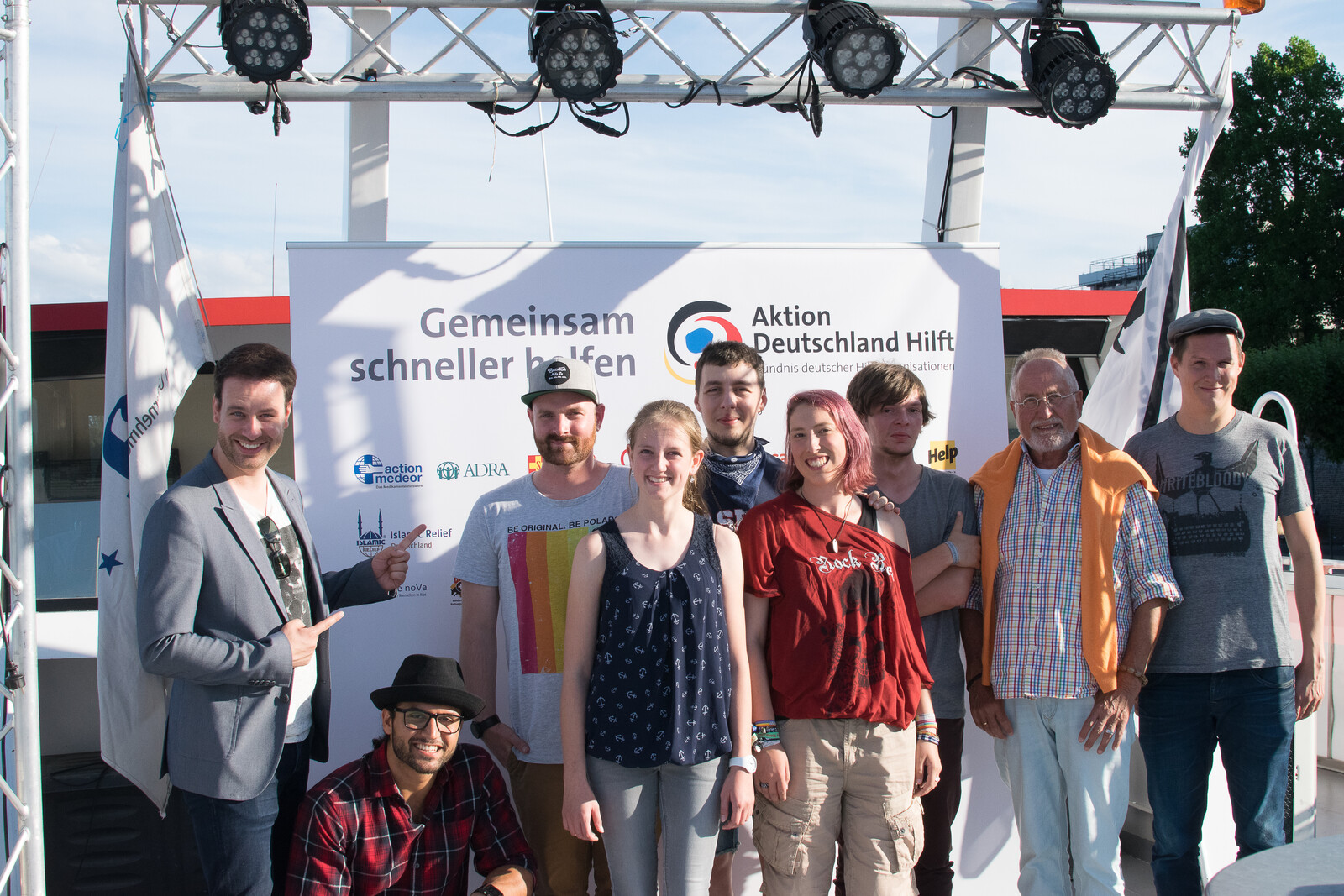 Bevor die Veranstaltung losging, gab es ein angenehmes Essen mit allen Kandidaten und dem Moderator und Zeit für ein Gruppenbild.