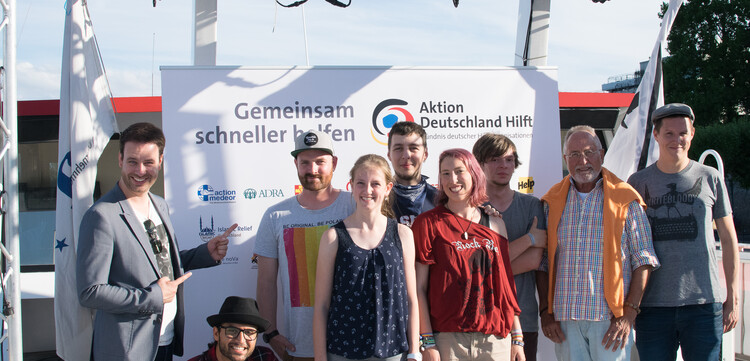 Bevor die Veranstaltung losging, gab es ein angenehmes Essen mit allen Kandidaten und dem Moderator und Zeit für ein Gruppenbild. Bevor die Veranstaltung losging, gab es ein angenehmes Essen mit allen Kandidaten und dem Moderator und Zeit für ein Gruppenbild.