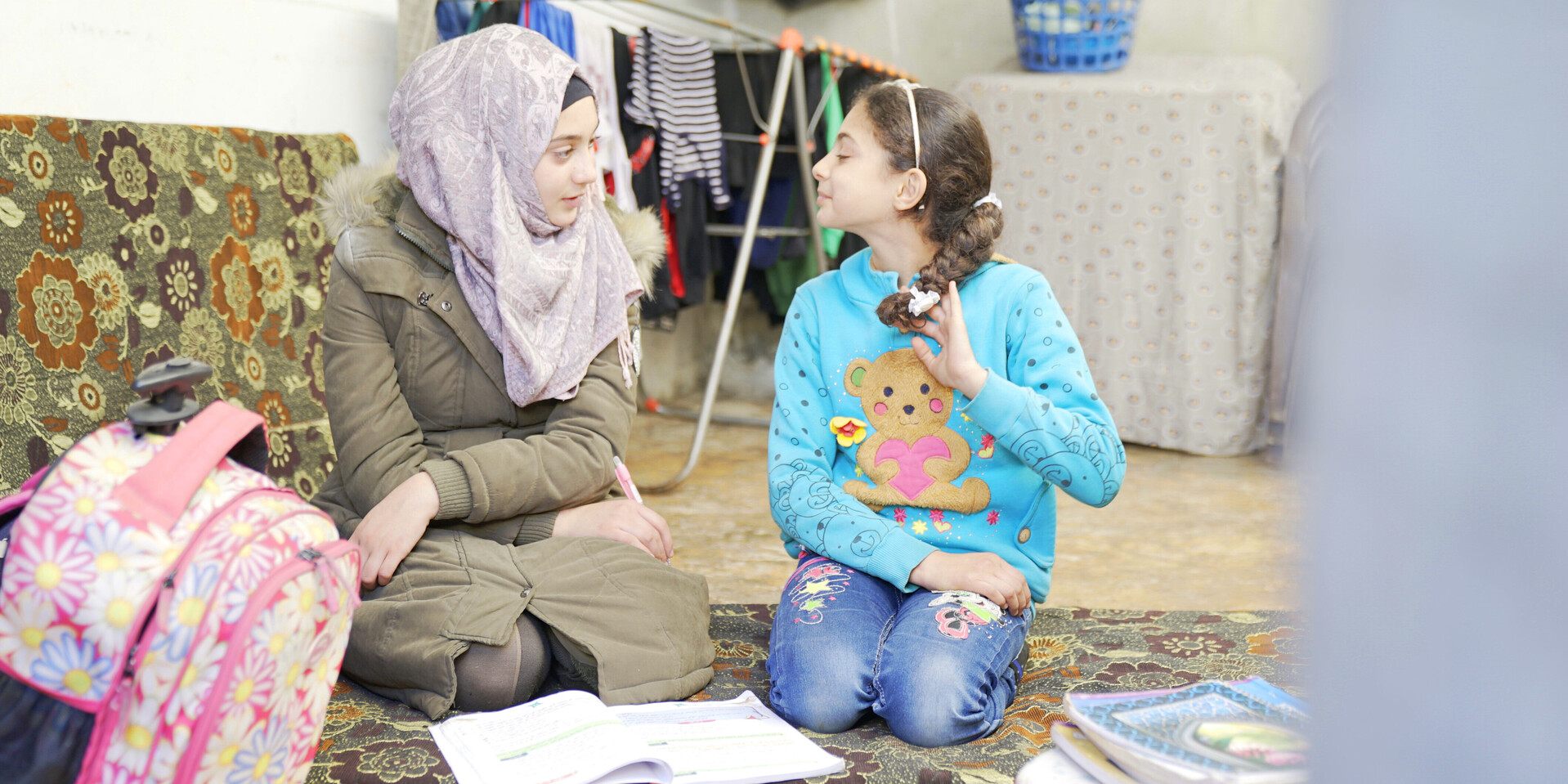 Die 15-jährige Junah aus Syrien weiß, wofür sie sich in der Schule anstrengt: Sie will Ärztin werden Die 15-jährige Junah aus Syrien weiß, wofür sie sich in der Schule anstrengt: Sie will Ärztin werden