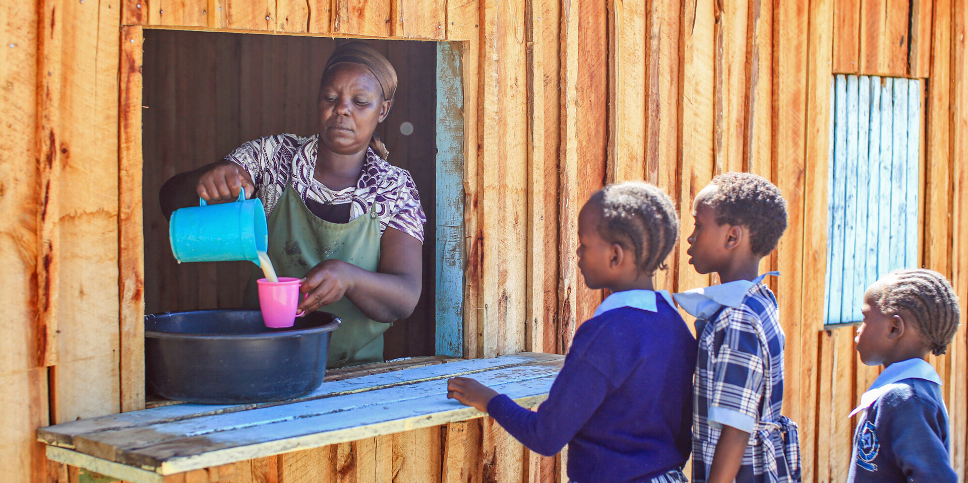 Essensausgabe in einer Grundschule in Kenia