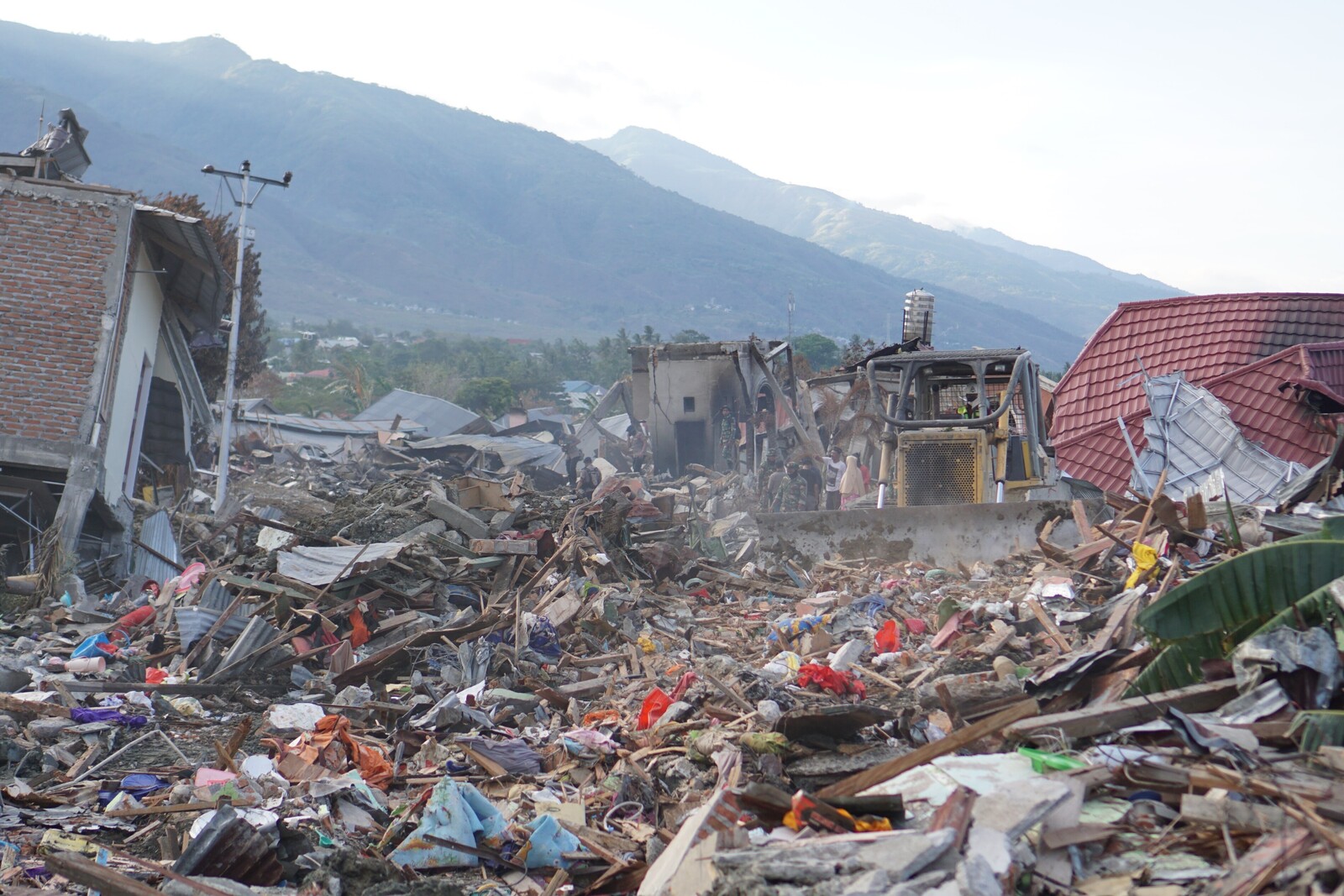 Ein Erdbeben auf der indonesischen Insel Sulawesi löste einen Tsunami aus und zerstöre unzählige Häuser