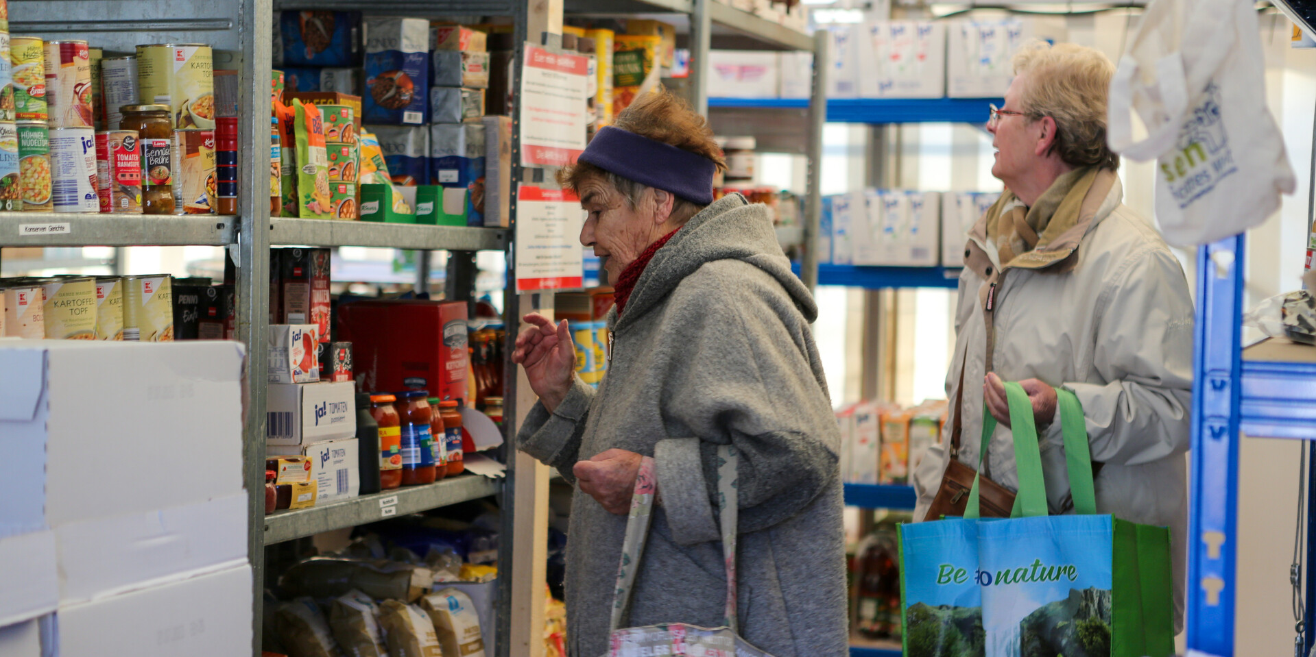 Einkaufen in der AHRche – in diesem Zelt gibt es Lebensmittel und anderes für den täglichen Bedarf
