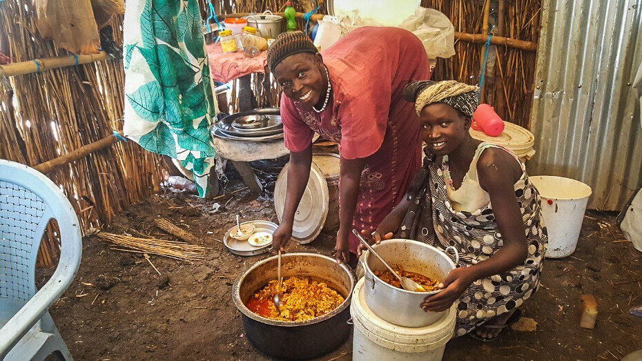 Merry aus dem Südsudan in ihrem eigenen kleinen Laden Merry aus dem Südsudan in ihrem eigenen kleinen Laden