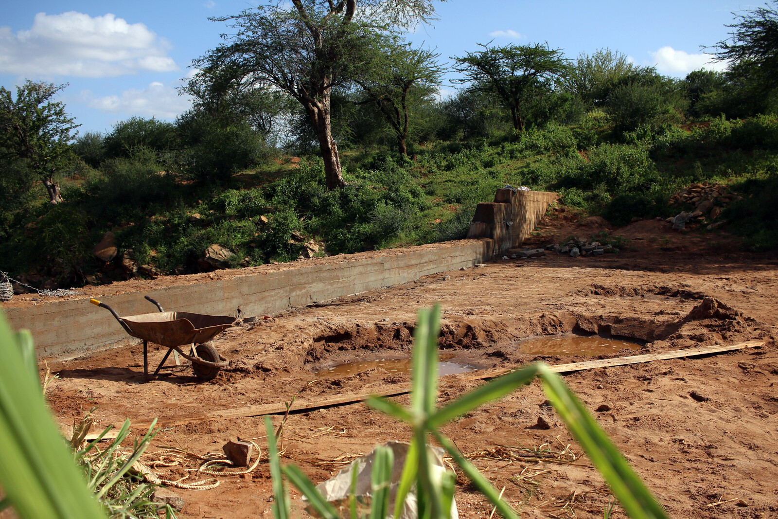 Kenia Somalia Sanddaemme Wasser Speicherung