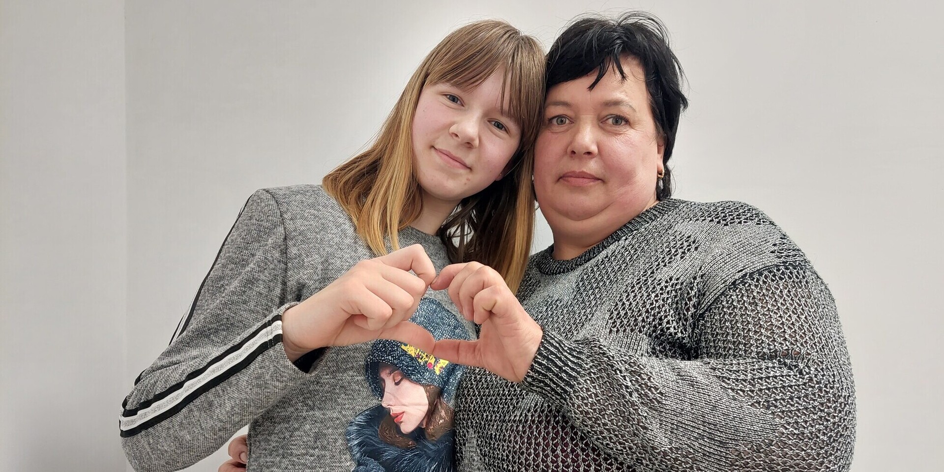 Oksana und ihre jüngste Tochter Julia sind aus Kiew vor der Gewalt des Krieges geflohen