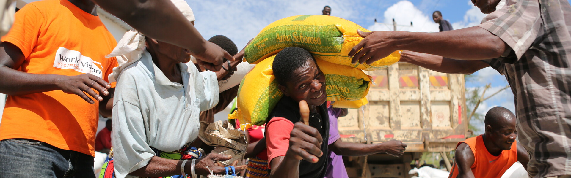 Zyklon Idai: World Vision, eine unserer Bündnisorganisationen verteilt Nahrungsmittel