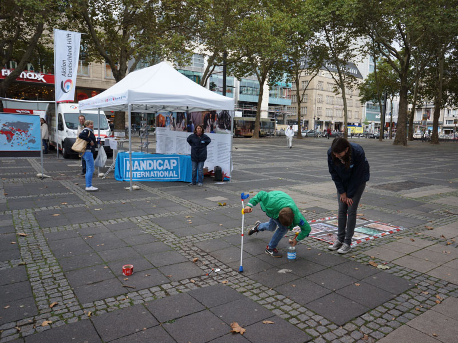 Handicap International zeigte in dem Parcours „Menschen mit Behinderungen“, wie wichtig das Thema Inklusion in der Katastrophenhilfe ist