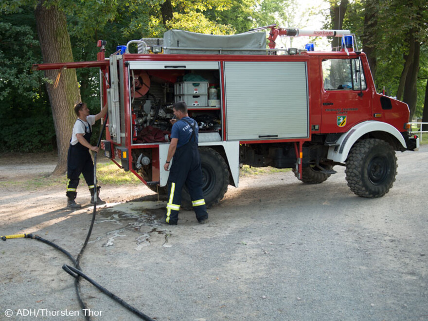 086-bs-hochwasser-okt-86 Dabei hilft zum Beispiel die freiwillige Feuerwehr Löbnitz