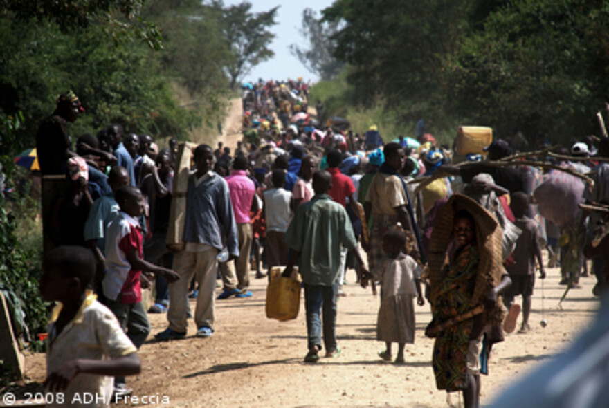 Kongo: Strom von Flüchtlingen auf dem Weg nach Uganda
