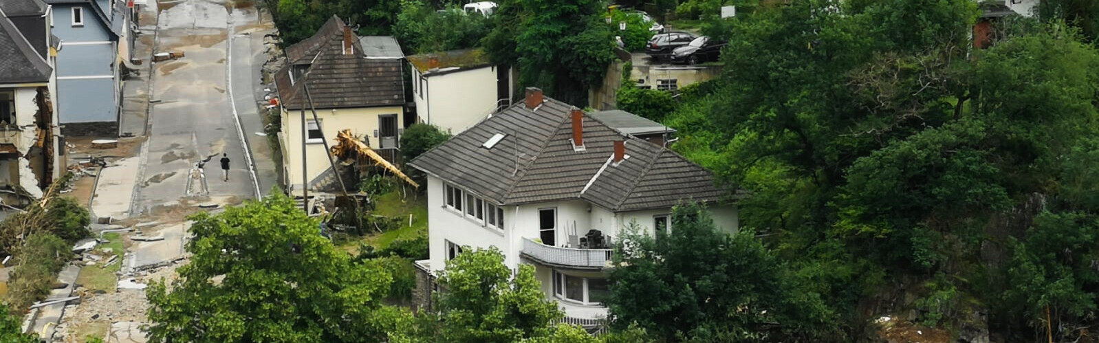 help-deutschland-hochwasser-zerstörung-altenahr_2021