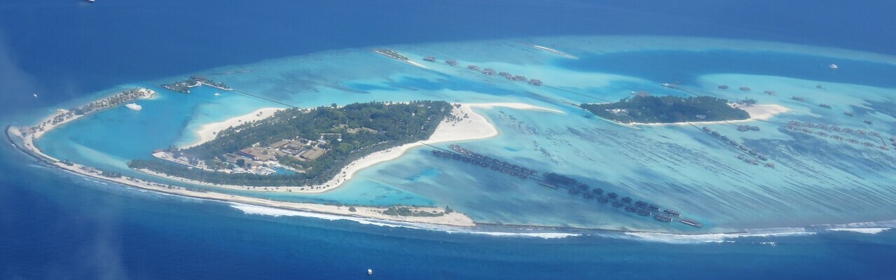 Eine Insel der Malediven im Indischen Ozean