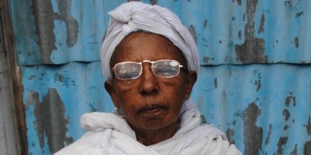 Am Care Day erhält Nigist Atnafu aus Addis Abeba in Äthiopien mit 61 Jahren ihre erste Brille Am Care Day erhält Nigist Atnafu aus Addis Abeba in Äthiopien mit 61 Jahren ihre erste Brille