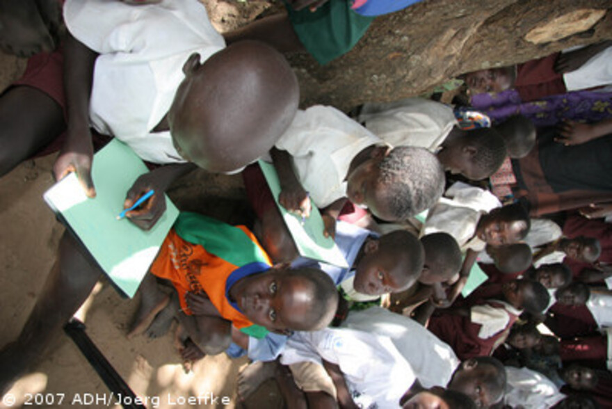 Flut Afrika: Kinder in einem ASB-Lager