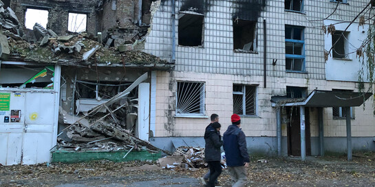 Zahlreiche Wohnhäuser sind im Krieg in der Ukraine zerstört