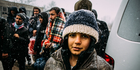 Flüchtlinge in Bosnien und Herzegowina warten im eisigen Schneeregen auf Hilfe, Copyright Help - Hilfe zur Selbsthilfe e.V./Alea Horst